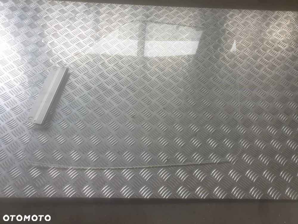 Szyba drzwi lewa/prawa Renault Midlum Dxi - 2