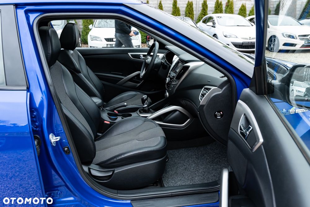 Hyundai Veloster 1.6 Premium - 32