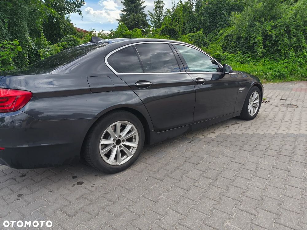 BMW Seria 5 525d xDrive Sport-Aut Luxury Line - 28