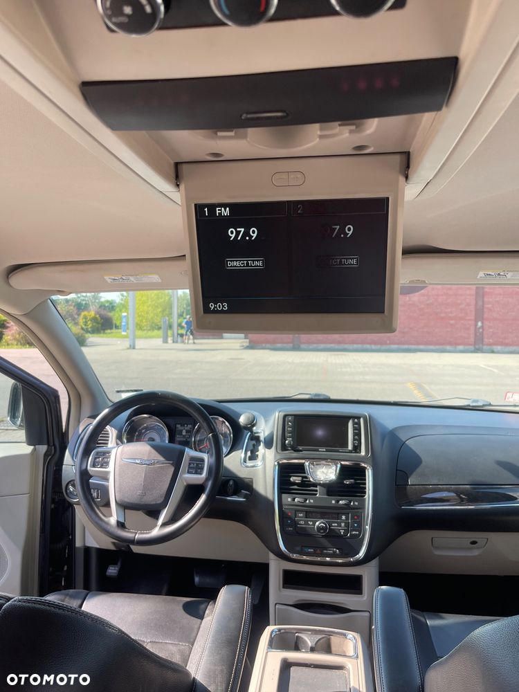 Chrysler Town & Country 3.6 Limited - 13
