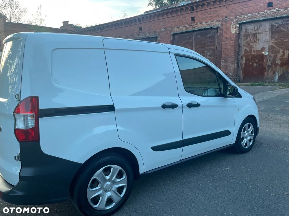 Ford Transit Courier - 8