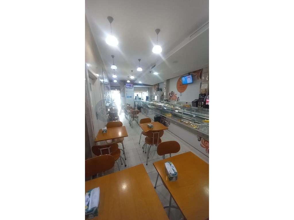 RESTAURANTE e PASTELARIA na Av. do Uruguai. GRANDE ESPLANADA. - Grande imagem: 4/16