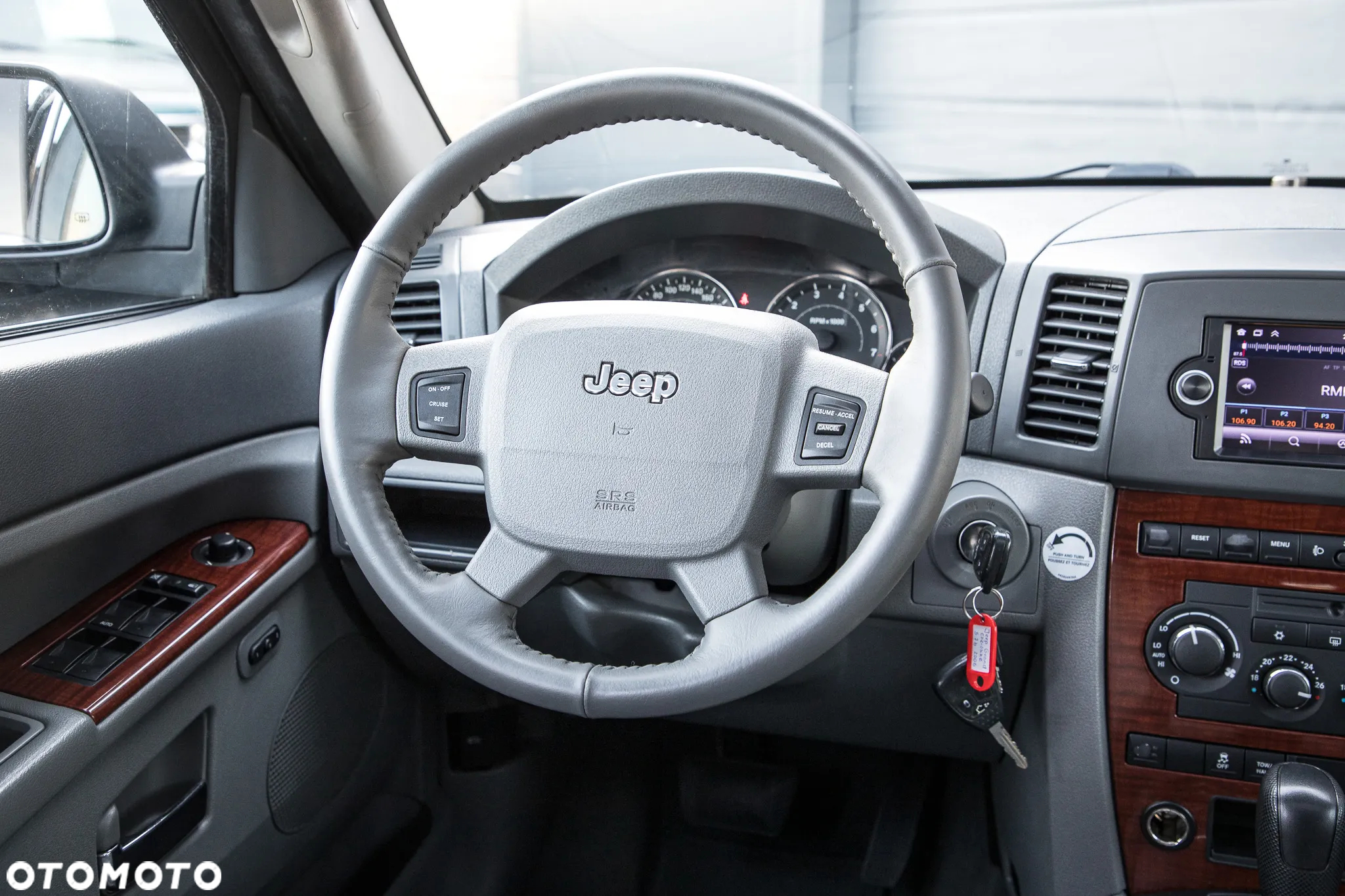 Jeep Grand Cherokee - 28