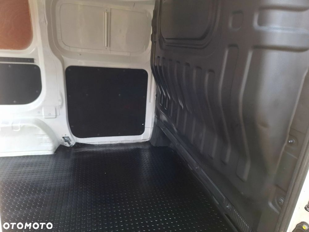 Nissan NV200 - 12