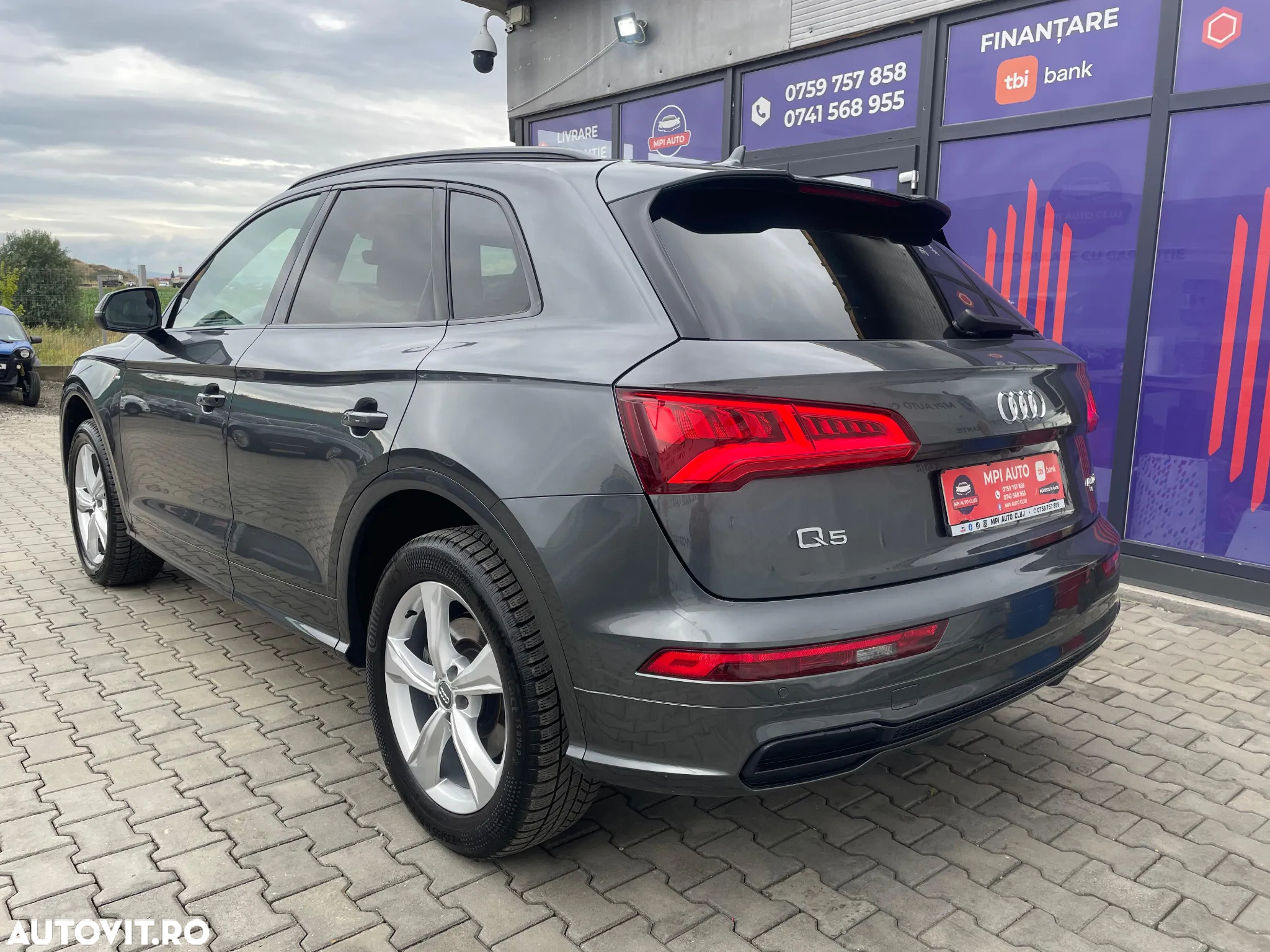Audi Q5 2.0 40 TDI quattro S tronic Sport - 4
