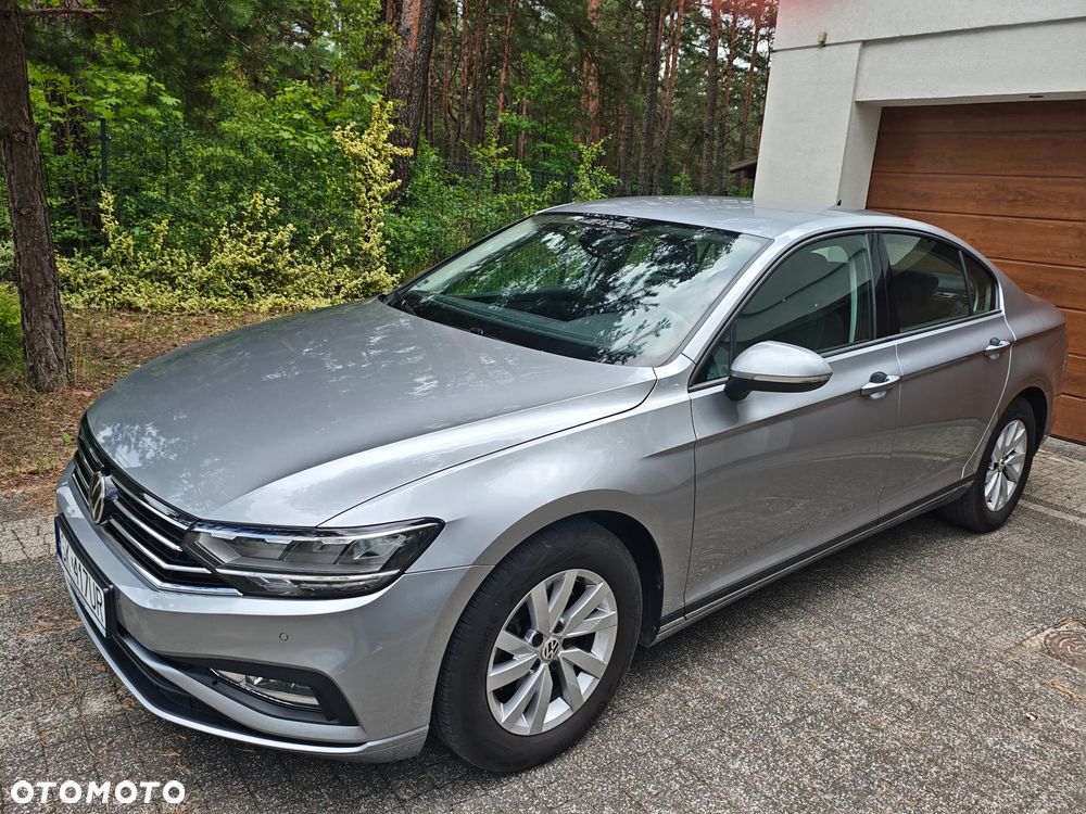 Volkswagen Passat - 1
