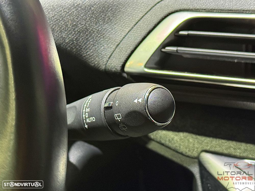 Peugeot 3008 1.2 PureTech Allure Pack EAT8 - 27