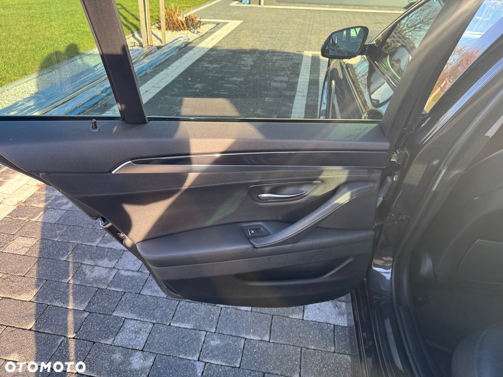 BMW Seria 5 520d xDrive Luxury Line - 23