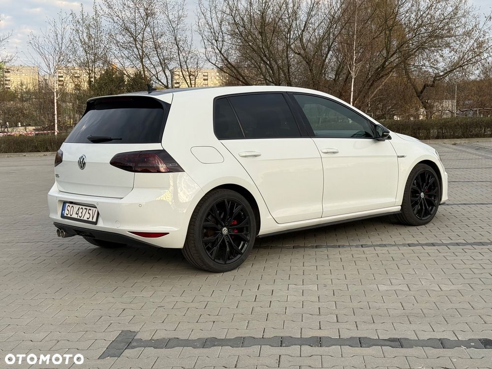 Volkswagen Golf - 6