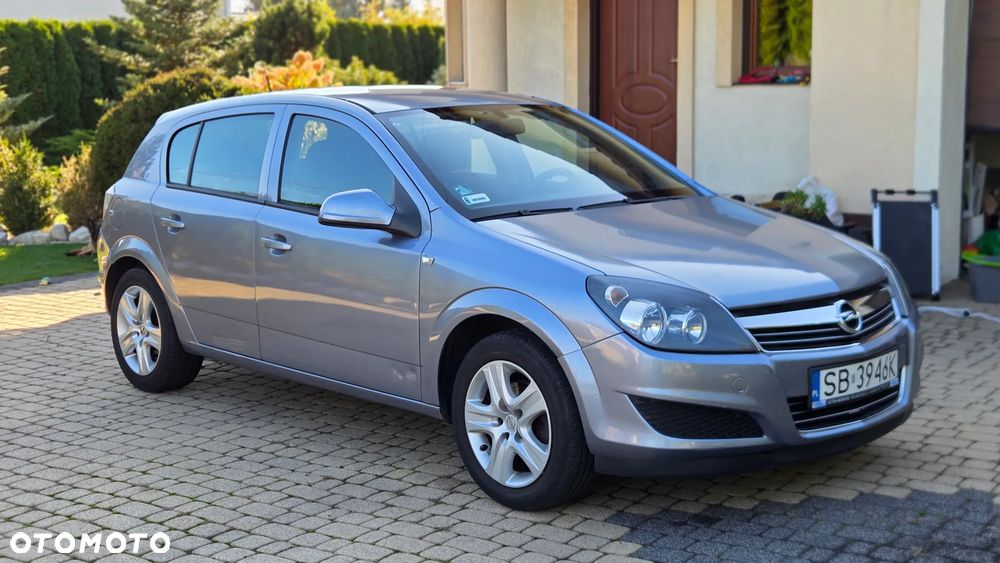 Opel Astra 2010 photo 3