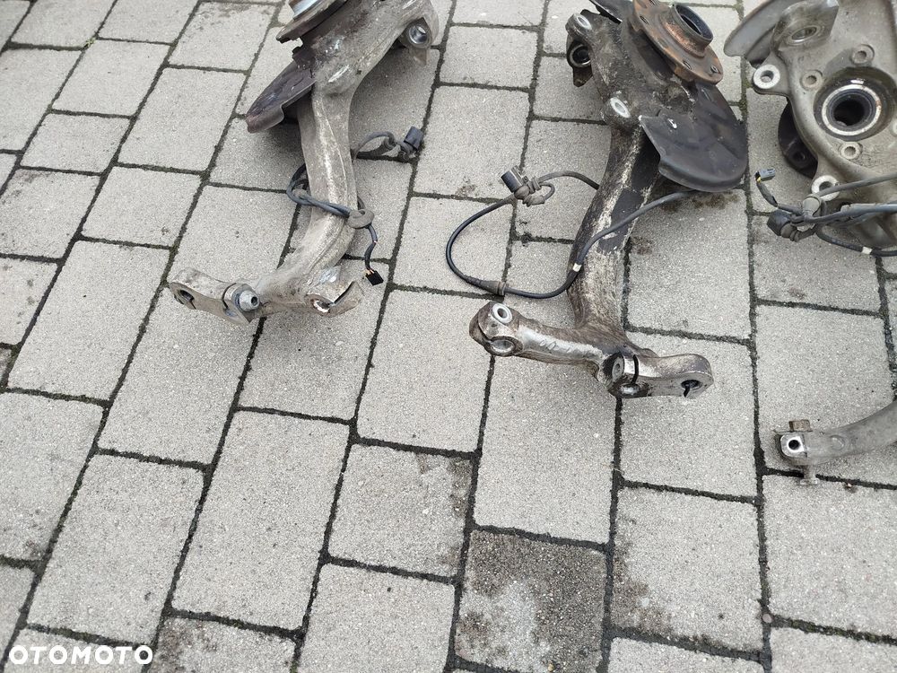 Audi A4 B6 B7 zwrotnica prawa lub lewa 1.8 1.9 2.0 - 3
