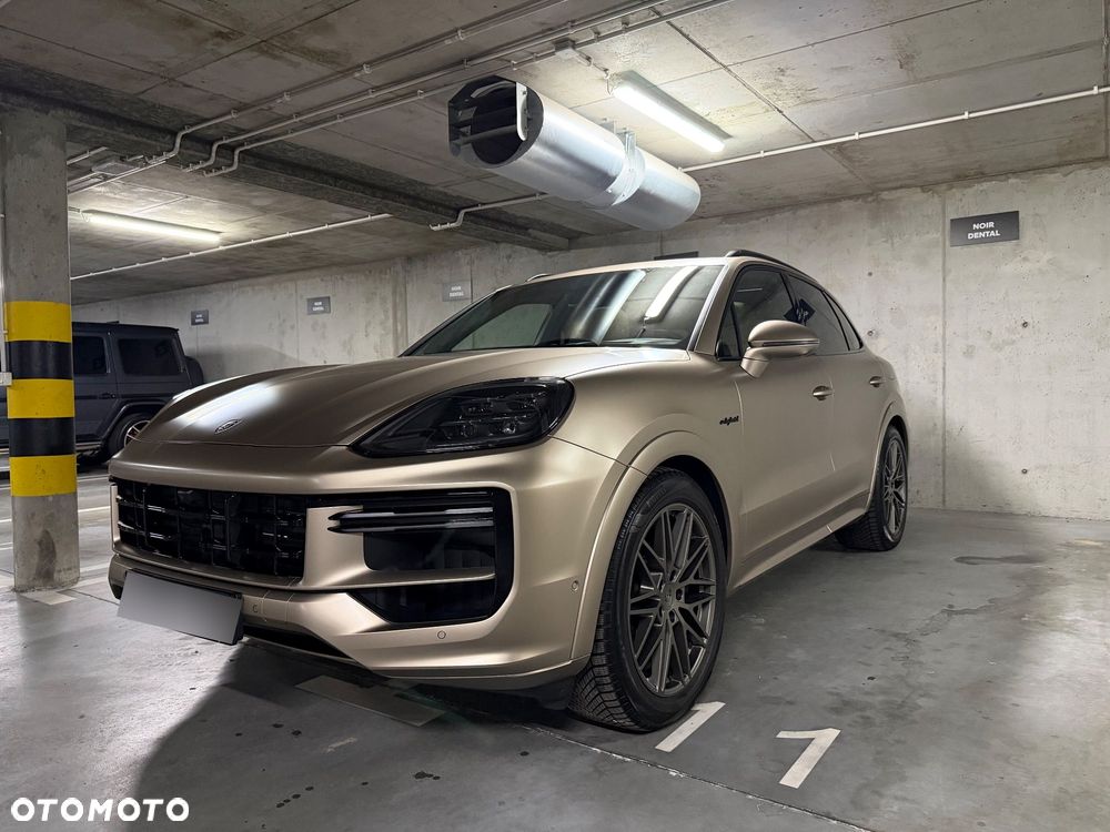 Porsche Cayenne Turbo E-Hybrid PHEV - 2