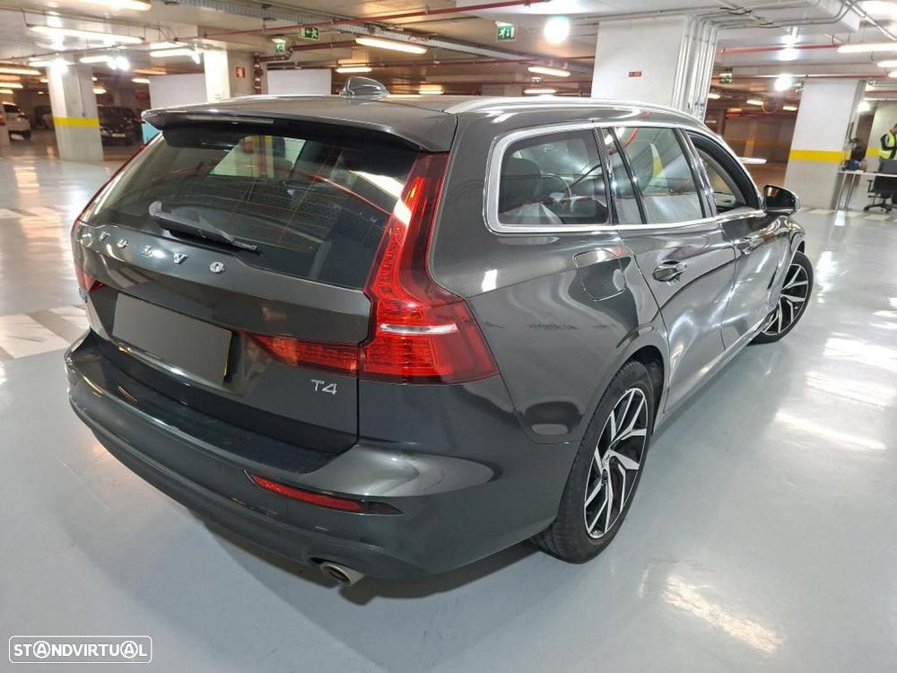 Volvo V60 2.0 T4 Momentum Plus - 4