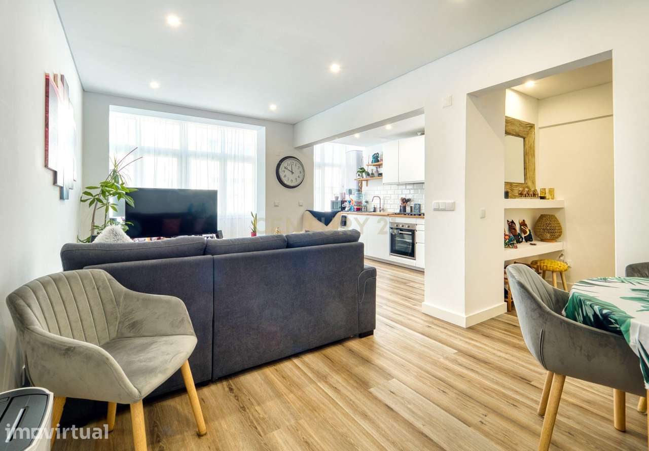 Apartamento  T1 - totalmente remodelado - Elevador-  S. António Capari - Grande imagem: 4/17