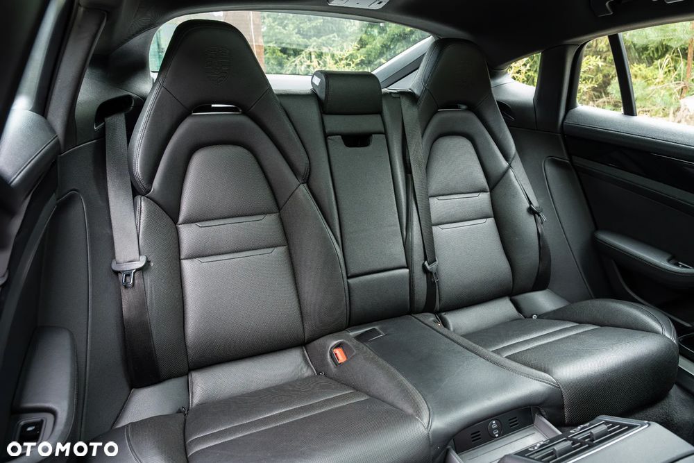 Porsche Panamera 4S - 40