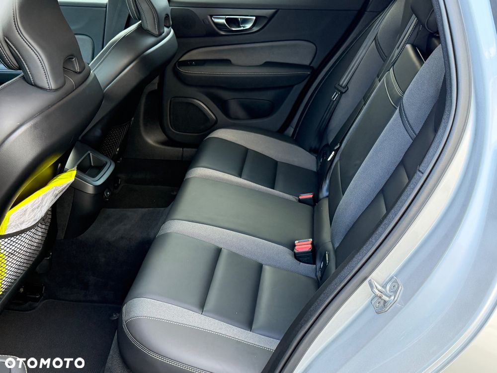 Volvo V60 B4 D Geartronic RDesign - 32