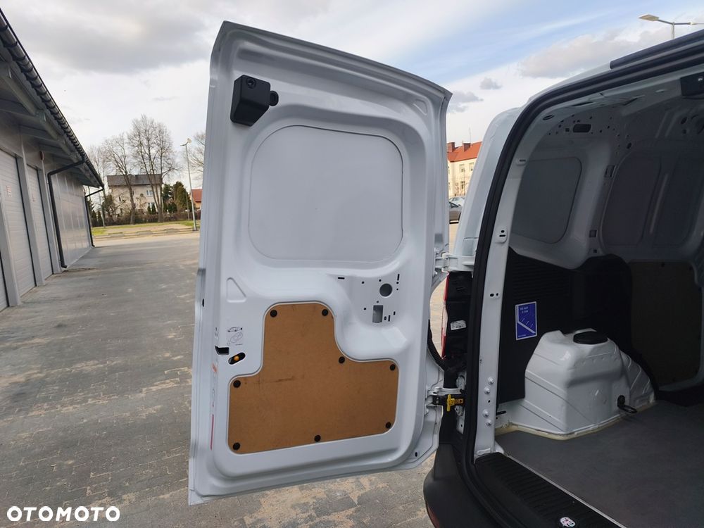 Ford Transit Courier - 15