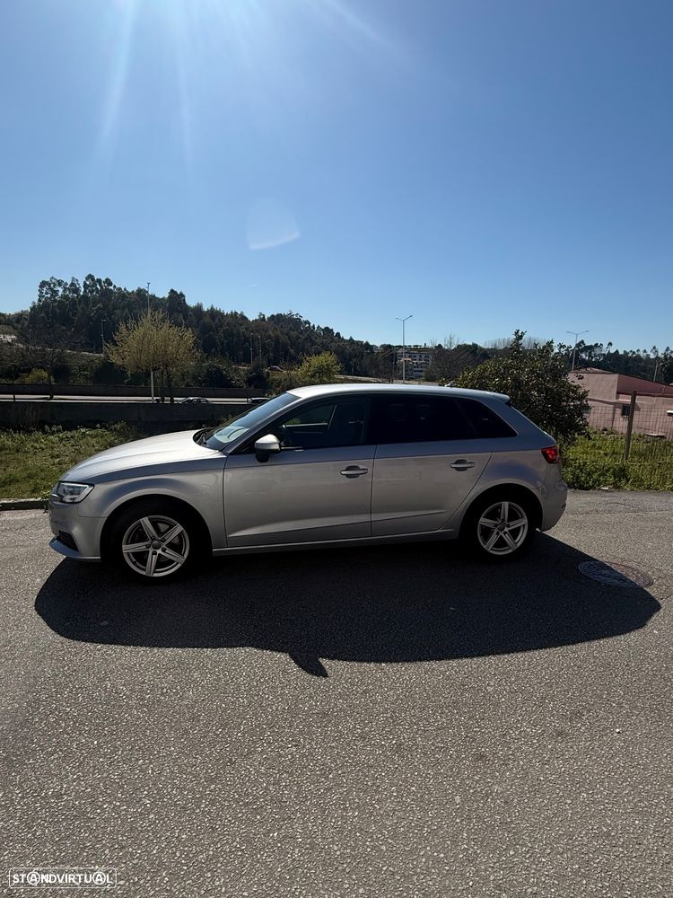 Audi A3 Sportback 1.6 TDI S tronic design - 4