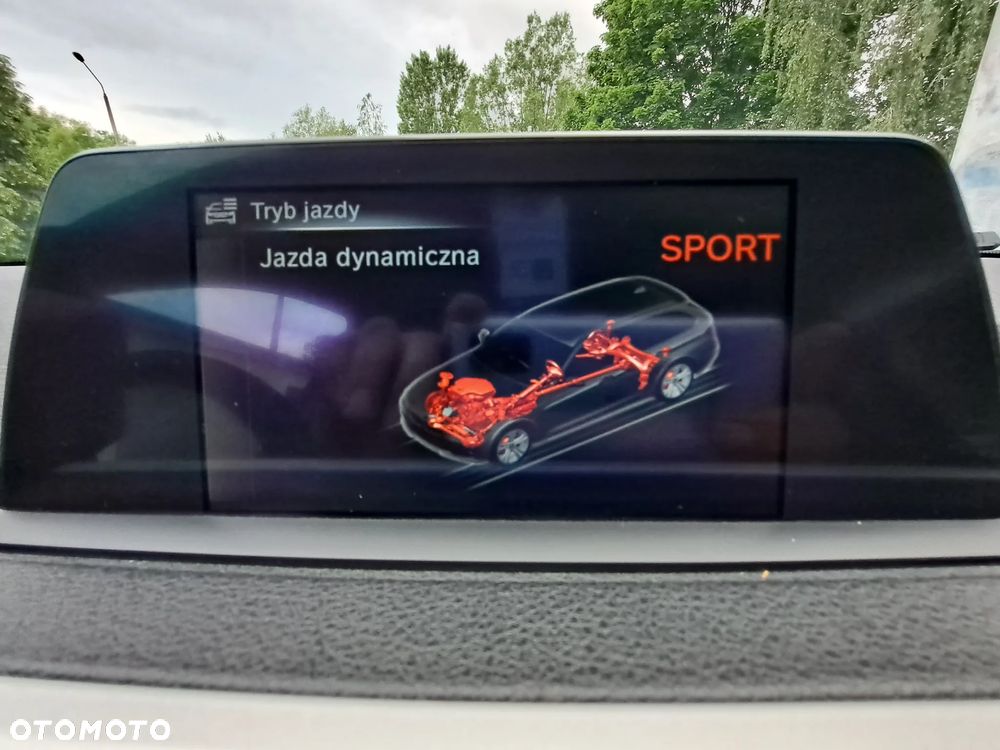 BMW Seria 3 320d Touring Sport Line - 33