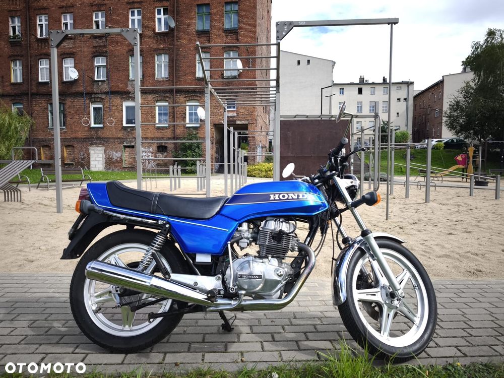 Honda CB - 1