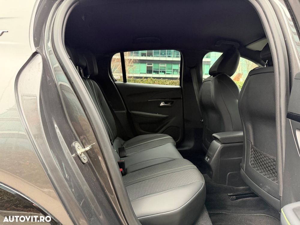 Peugeot 208 PureTech 130 EAT8 GT Pack - 23