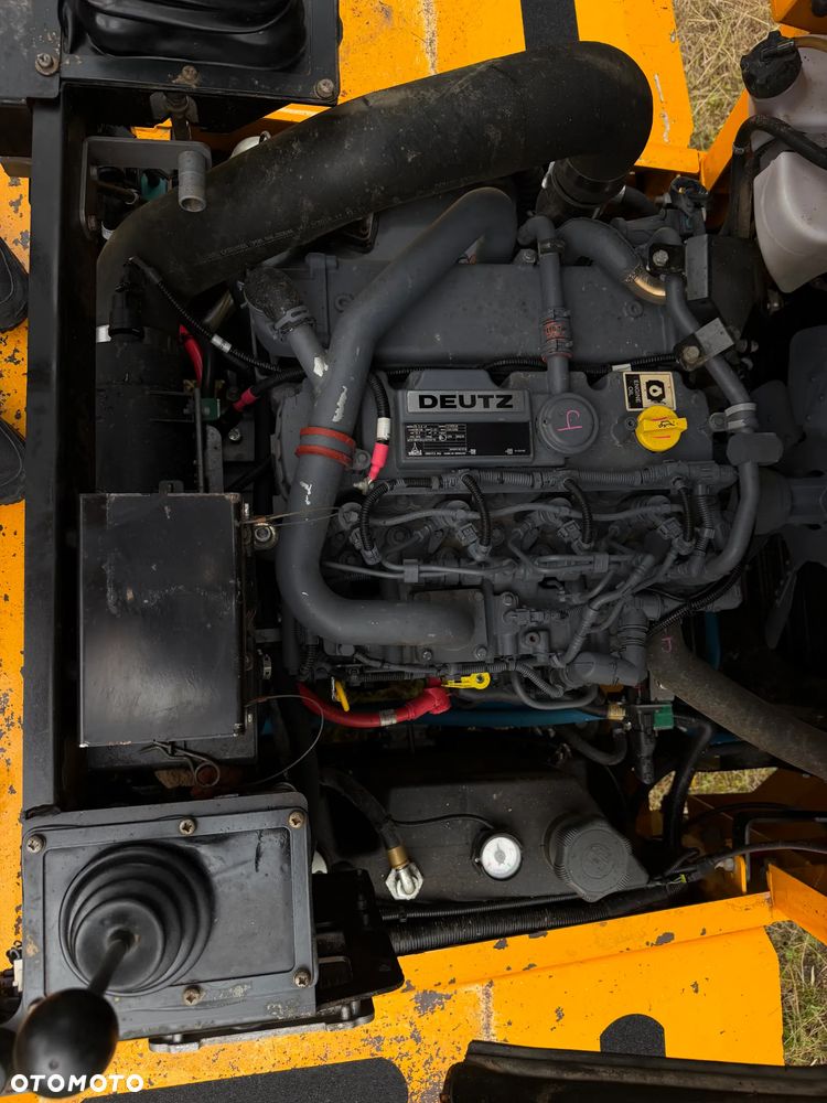Thwaites MACH2026 Wozidło Budowlane Rolnicze 4x4. wózek z Obrotową Kolebą. 6 ton ładowność.  Silnik DEUTZ 80KM 4 cylindry. 2400 mtg. 2019 rok. Jazda Rewers 3prędkości. Maszyna jak Nowa z Norweskiego Gospodarstwa! Ani deka luzów i wycieków! Hydrostatic. Pełny Oryginał. Hamulce brzytwa. Serwisy w DEKRA. Maszyna Woziła lekkie ładunki. Praktycznie zerowe zużycie. Wielka Okazja. Wszystko w pełnym Oryginale. Opony Oryginał. Oświetlenie Fabryczne. Po serwisach. OKAZJA - 9