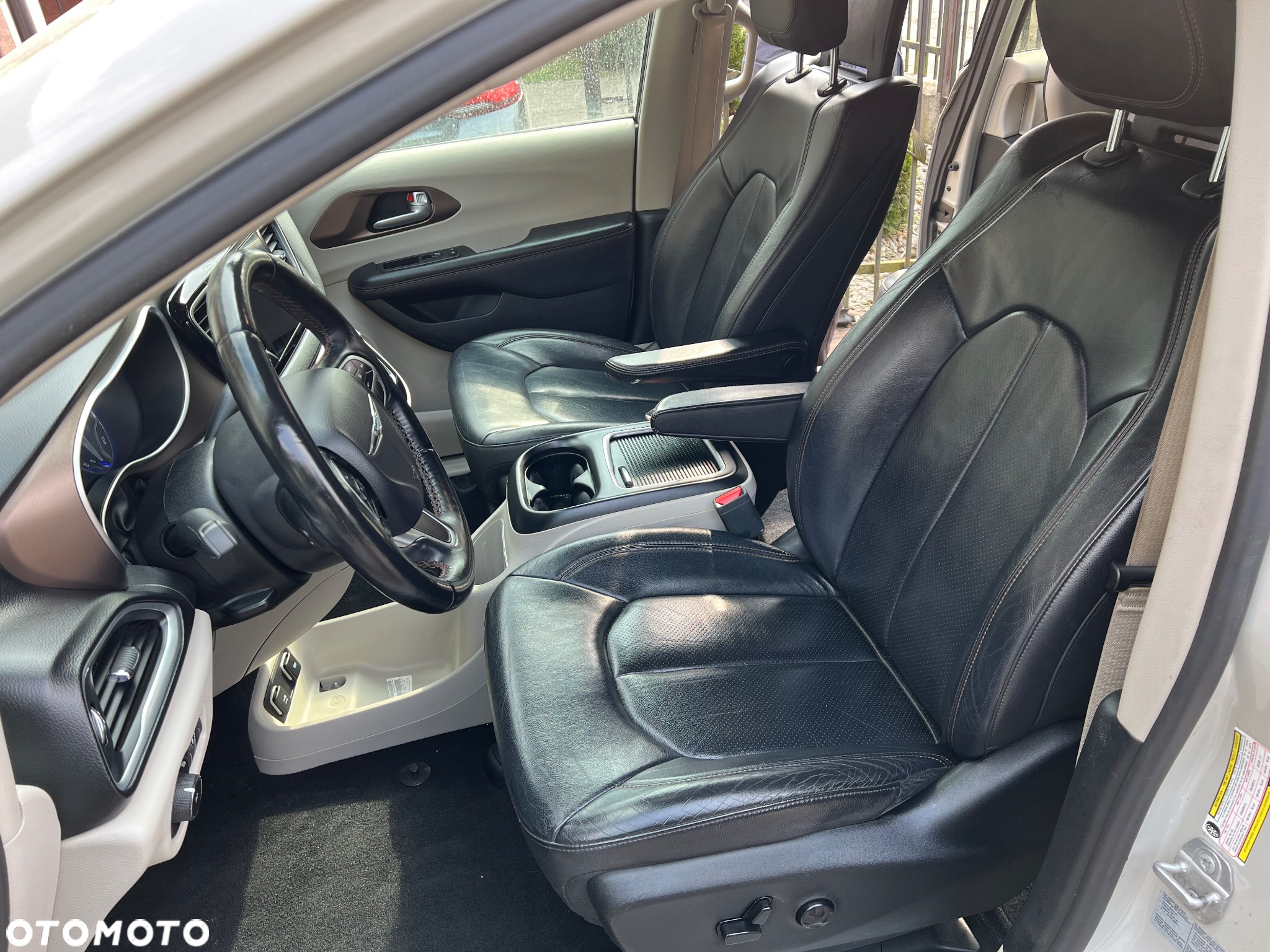 Chrysler Pacifica - 34