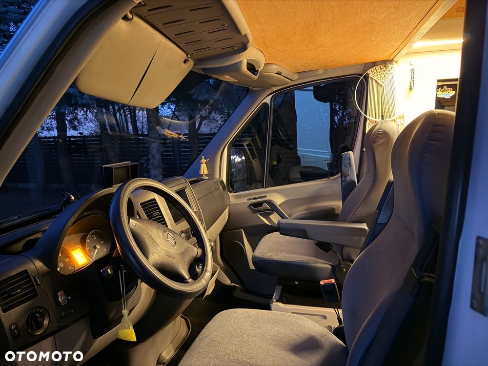 Mercedes-Benz Sprinter - 22