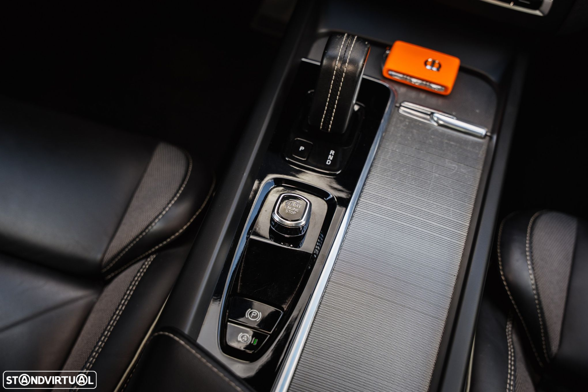 Volvo XC 60 2.0 T6 PHEV R-Design AWD - 60