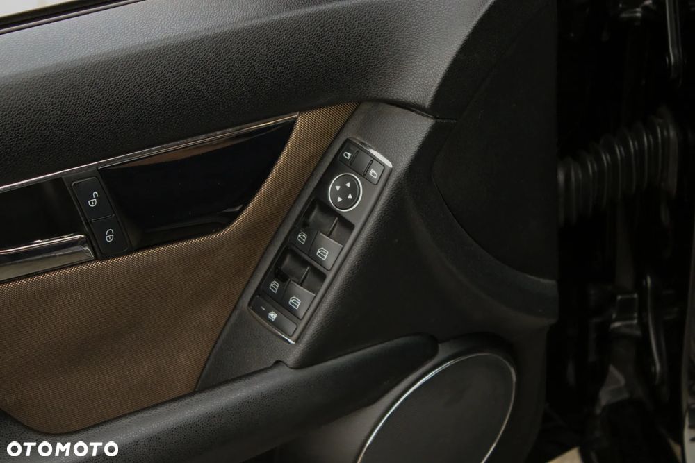 Mercedes-Benz Klasa C 220 CDI Elegance - 30