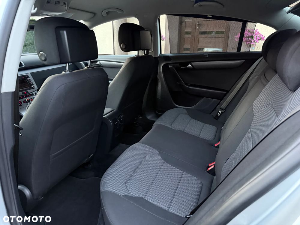 Volkswagen Passat 2.0 TDI Comfortline - 27