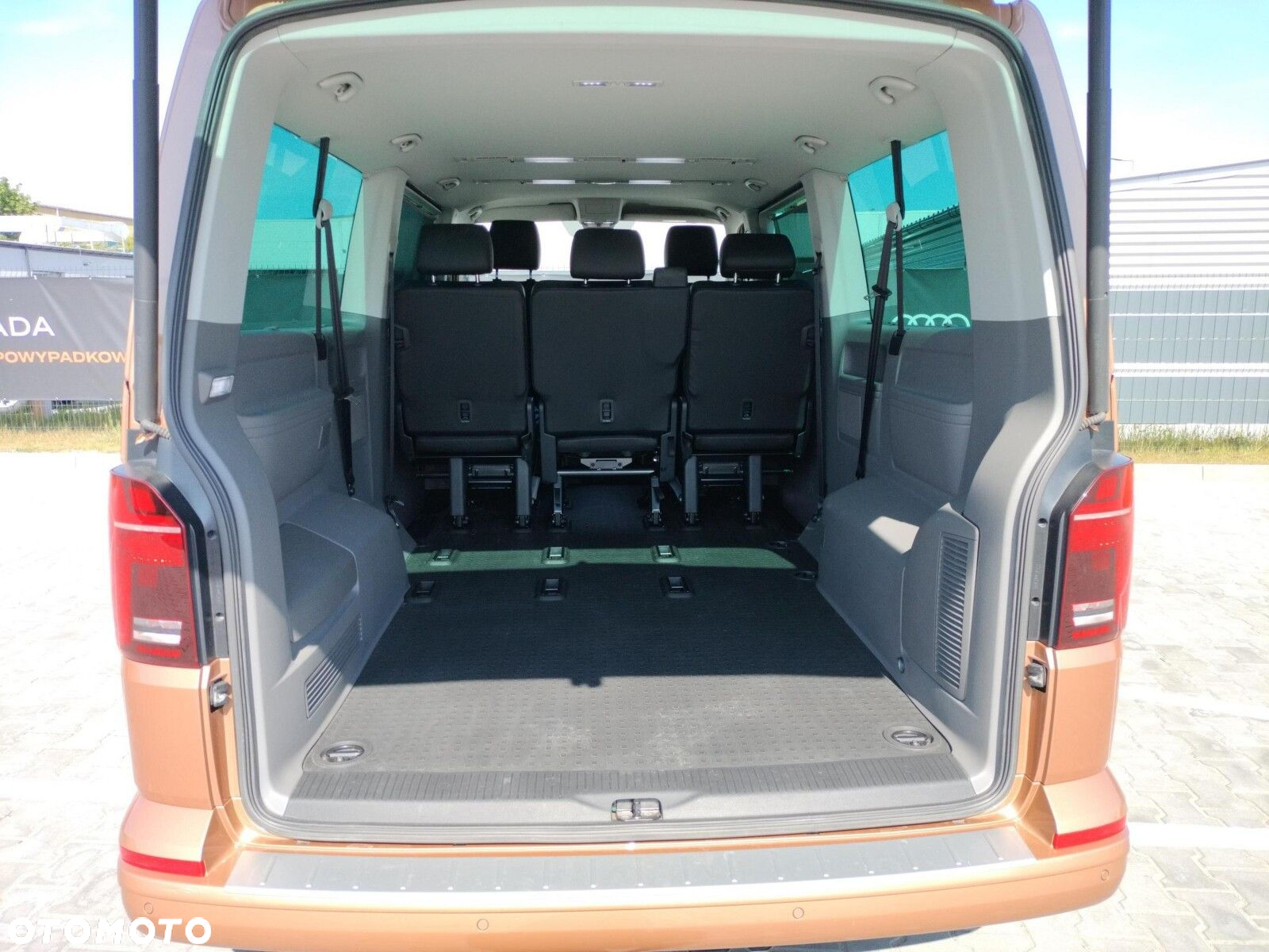 Volkswagen Caravelle 6.1 2.0 TDI L2 Highline 4Motion DSG - 17