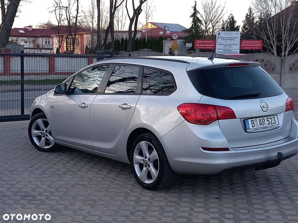 Opel Astra 1.6 150 Jahre - 6