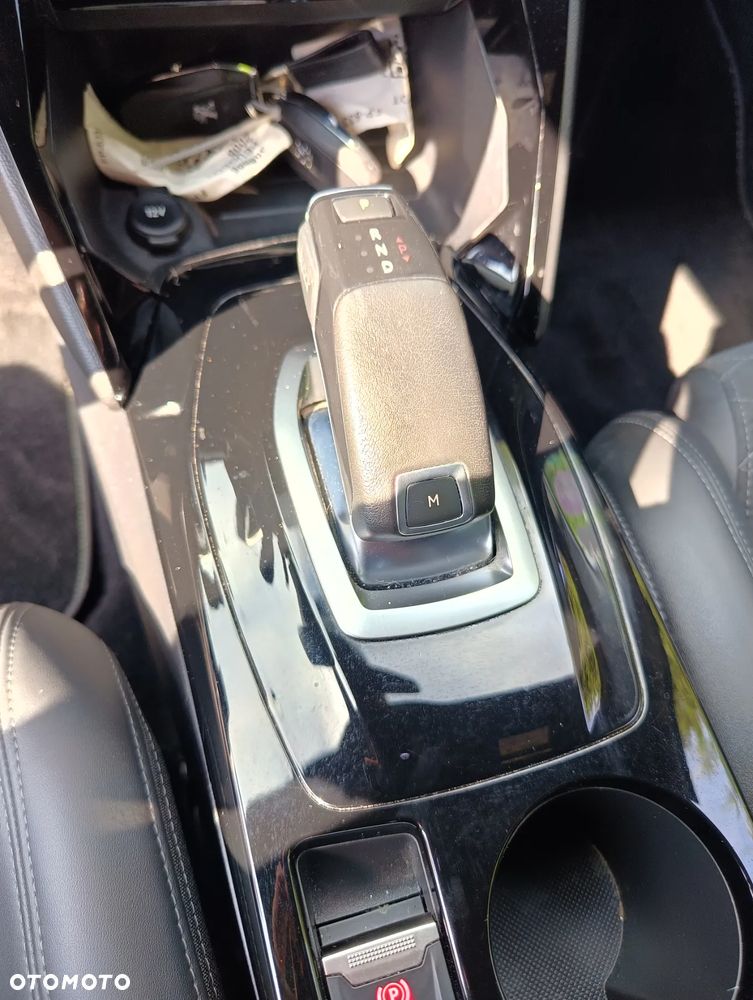 Peugeot 2008 PureTech 155 EAT8 GT - 8