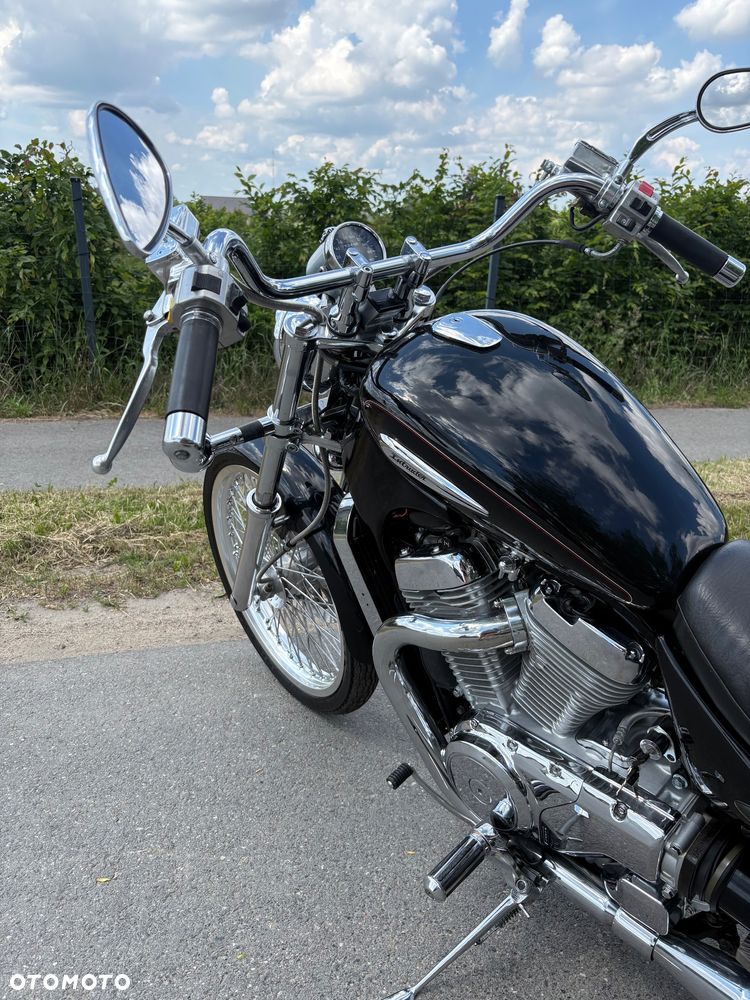 Suzuki Intruder - 3