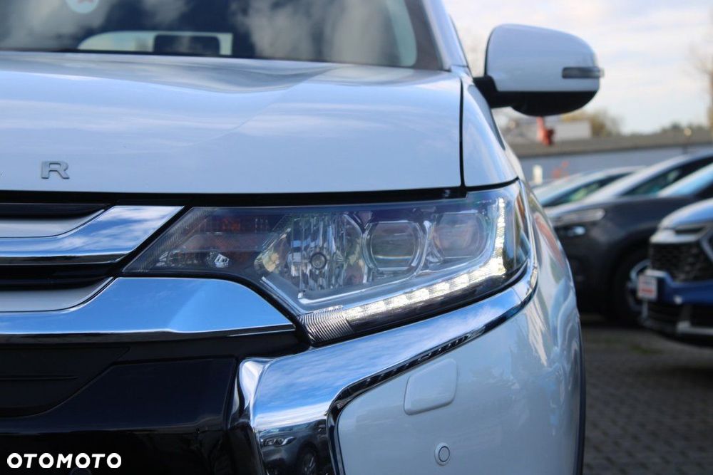 Mitsubishi Outlander - 11