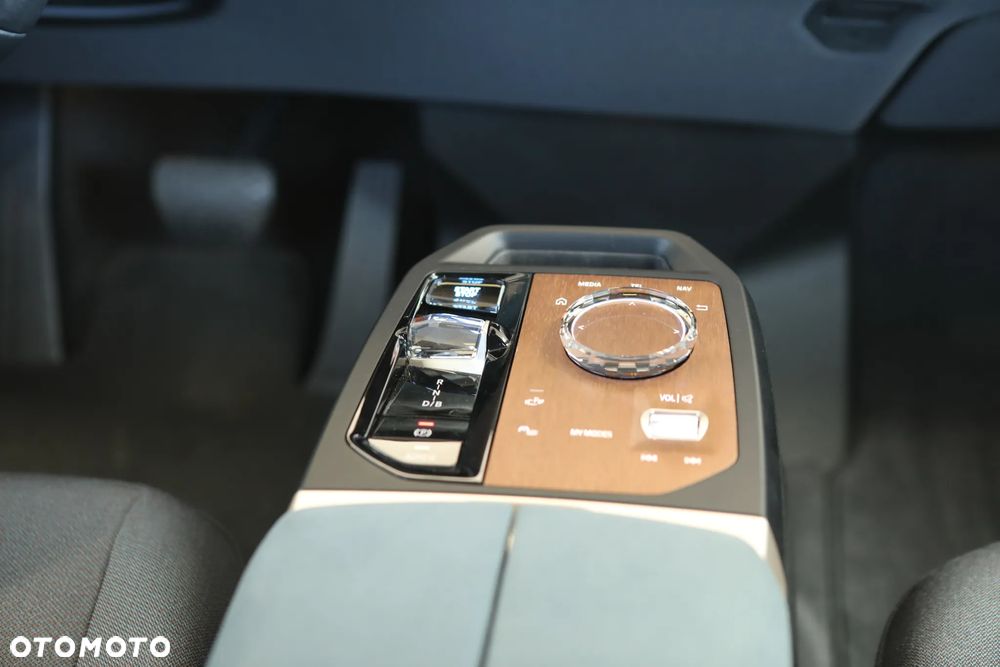BMW iX xDrive40 76.6kWh - 12