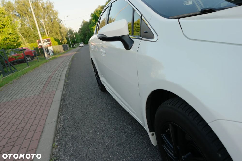 Toyota Avensis 1.8 Active - 16