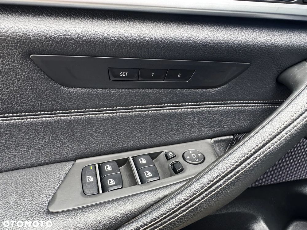 BMW Seria 5 530e Luxury Line - 25