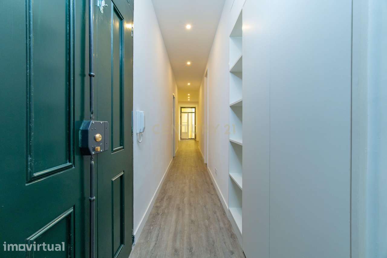 T1 Remodelado com 100 m² | Pátio Privado | Bairro Alto, Lisboa - Grande imagem: 3/28