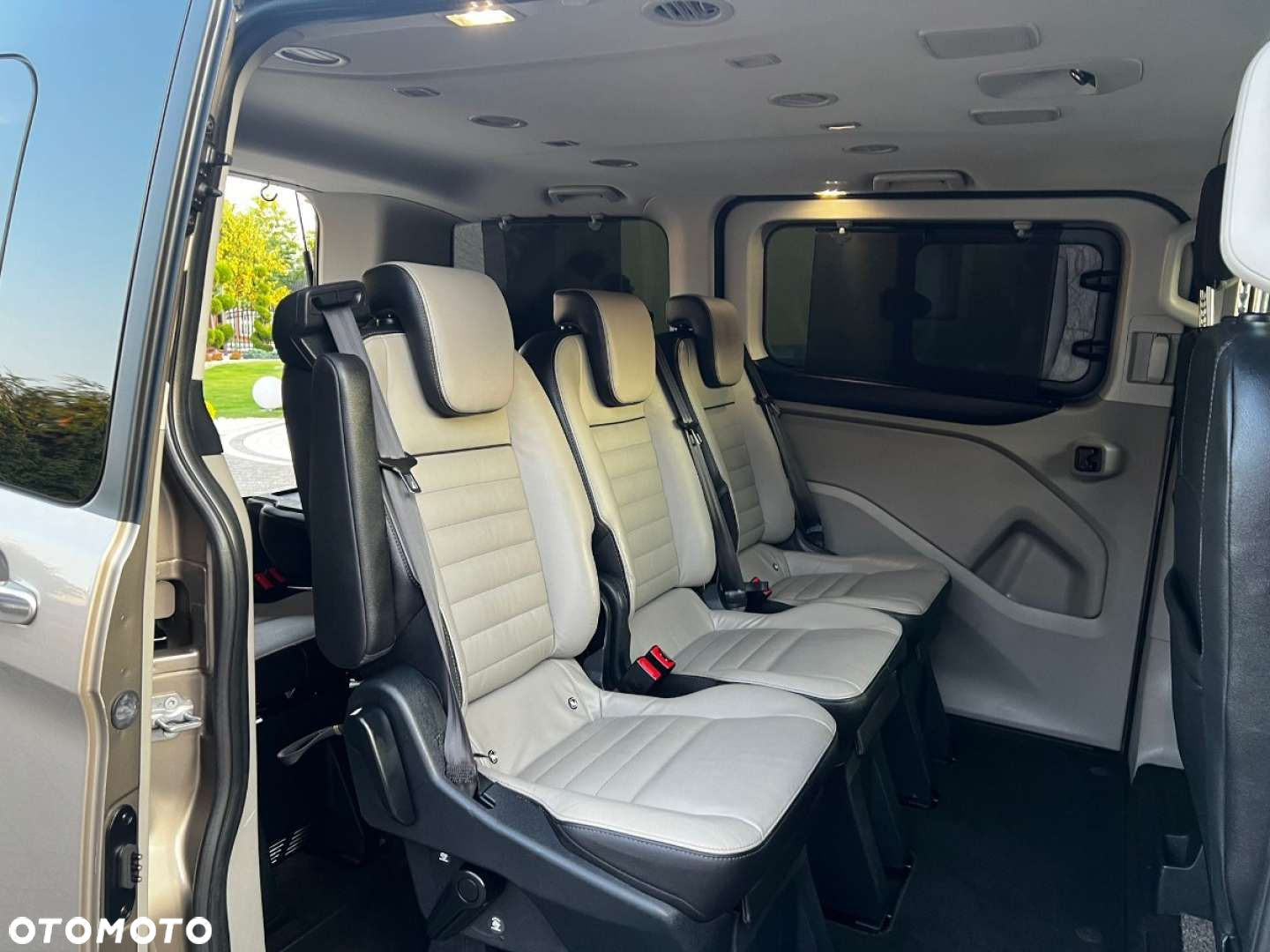 Ford Tourneo Custom - 33