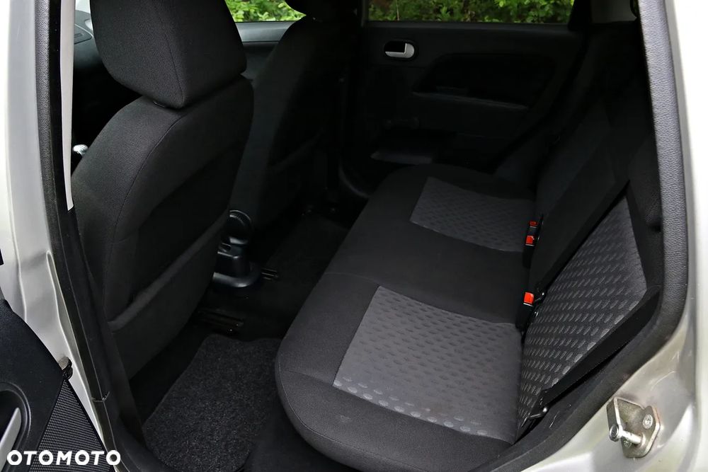 Ford Fiesta 1.4 - 7