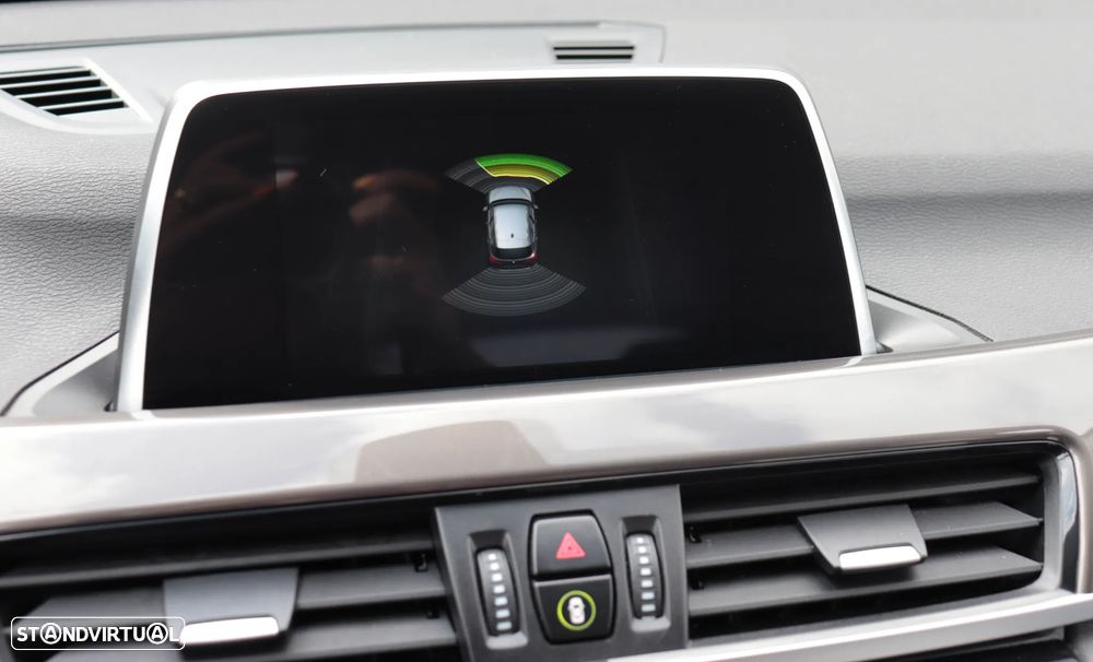 BMW X1 16 d sDrive xLine Auto — fotografia 21