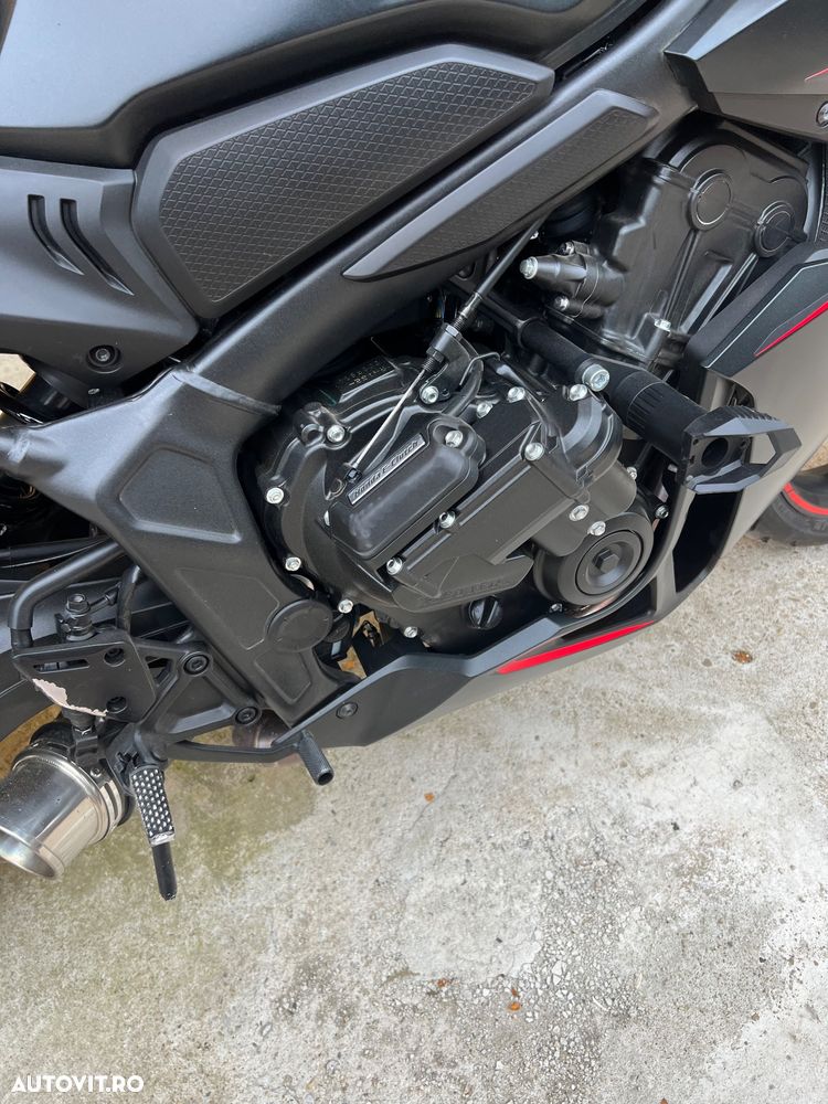 Honda CBR 650R - 9