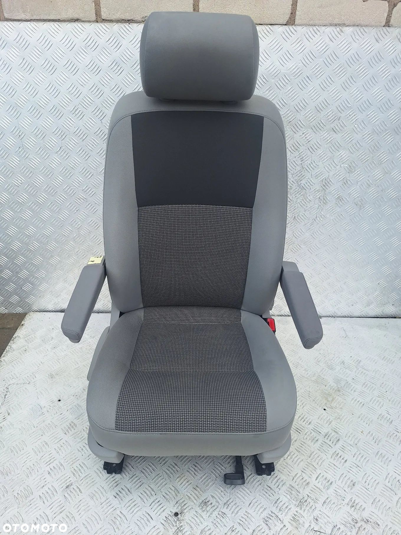 FOTEL PODŁOKIETNIK PRAWY PRZÓD PASAŻERA VW TRANSPORTER T5 LIFT CARAVELLE - 1