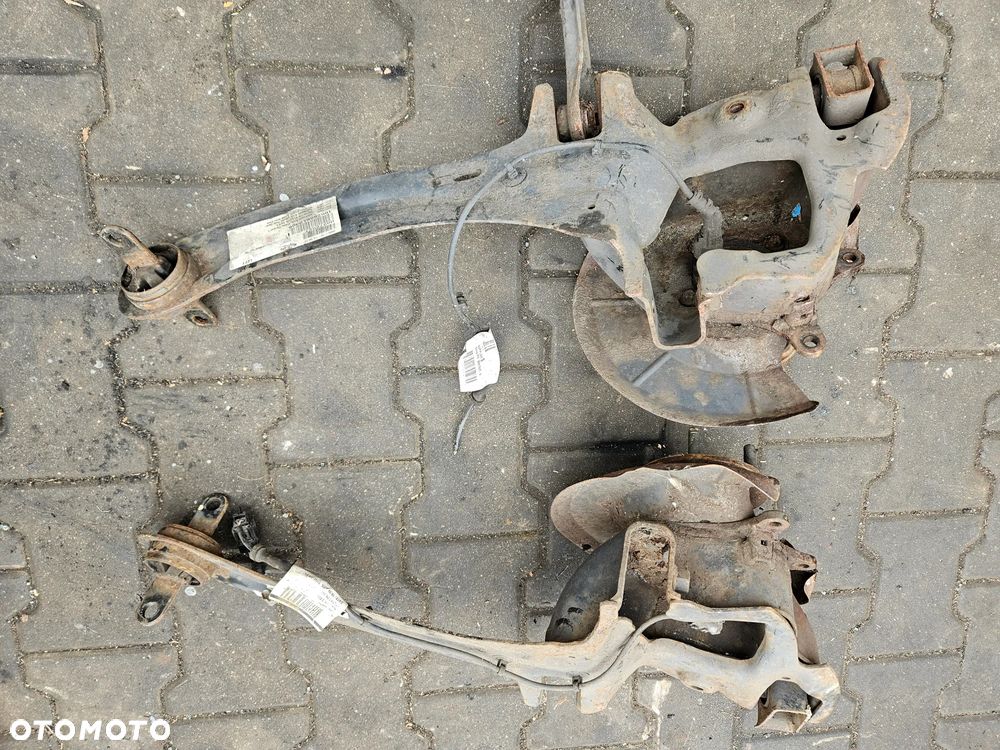 Volvo S40 II V50 wahacz tył tylny  prawy lewy piasta