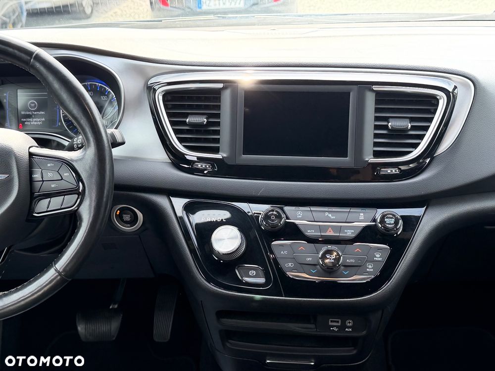 Chrysler Pacifica - 25