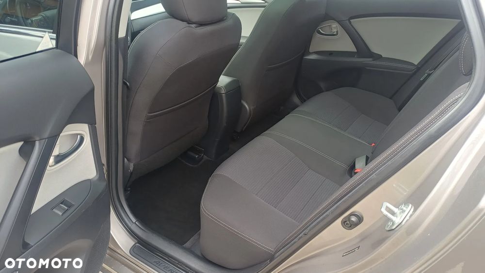 Toyota Avensis 1.8 Premium - 20