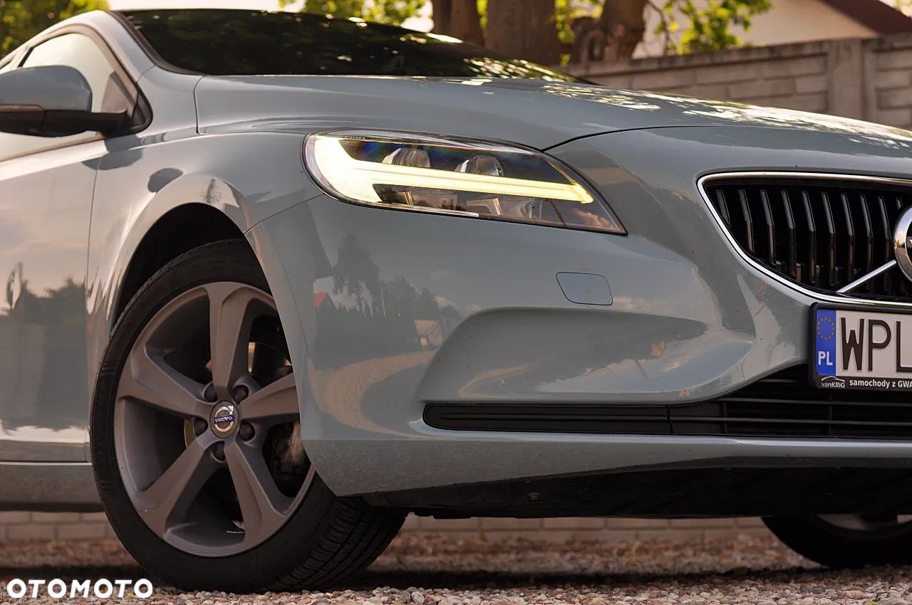 Volvo V40 D2 Momentum - 1