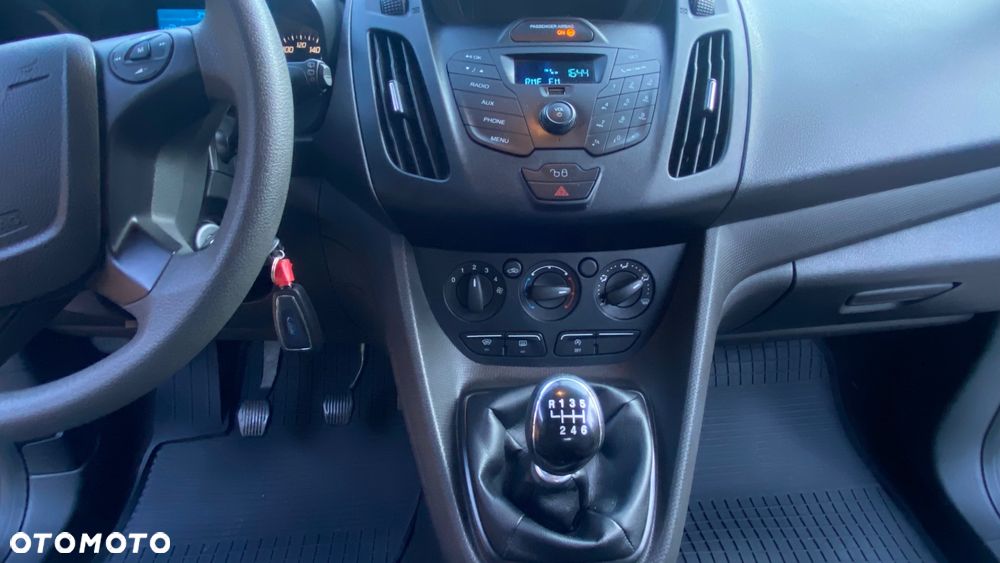 Ford Tourneo Connect - 12